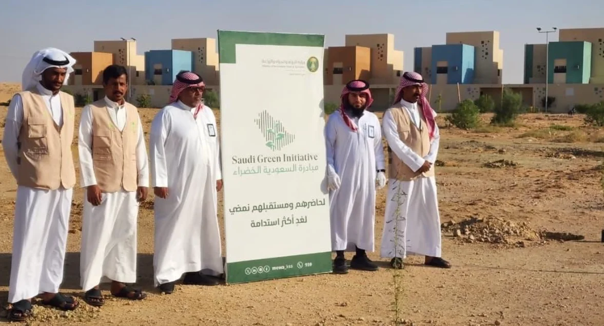 مجمع سكاكا السكني بالجوف يشارك في فعاليات موسم التشجير الوطني 2025